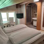 Haus Enzian Апартаменты *