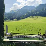 Haus Enzian Апартаменты *